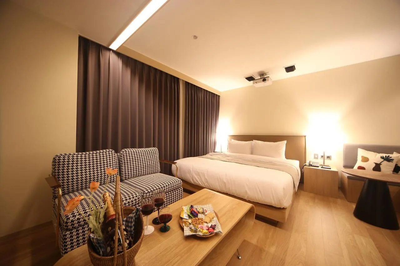 Dongnae Hound Hotel Sajik Minam Station Busan South Korea