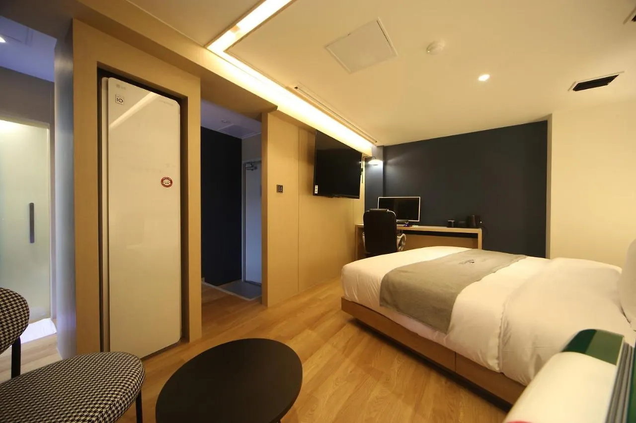 Dongnae Hound Hotel Sajik Minam Station Busan South Korea