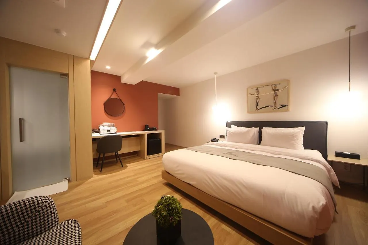 Dongnae Hound Hotel Sajik Minam Station Busan South Korea