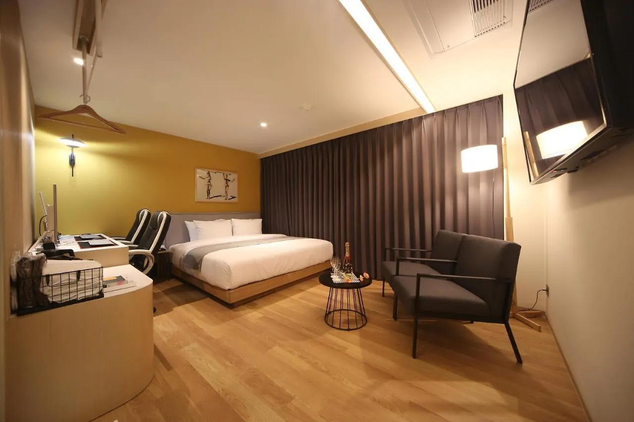 Dongnae Hound Hotel Sajik Minam Station Busan 0*,  South Korea